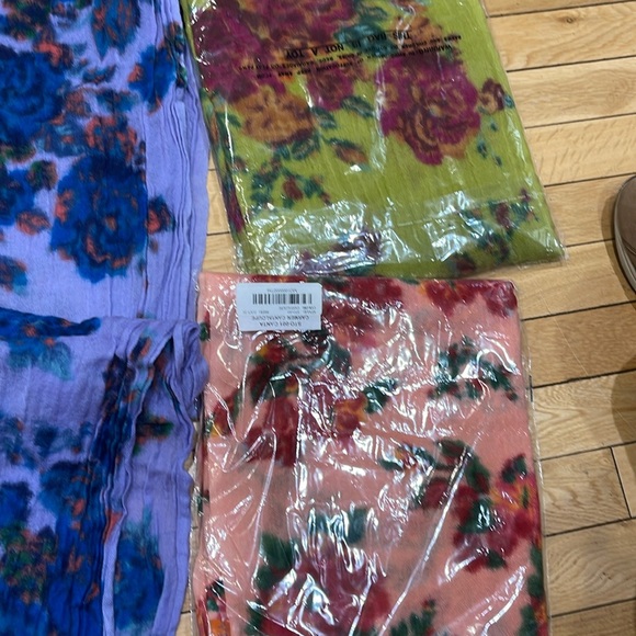 Moshka find woven 100% wool scarves multiple colors🌸🪻🌷 - Picture 2 of 3